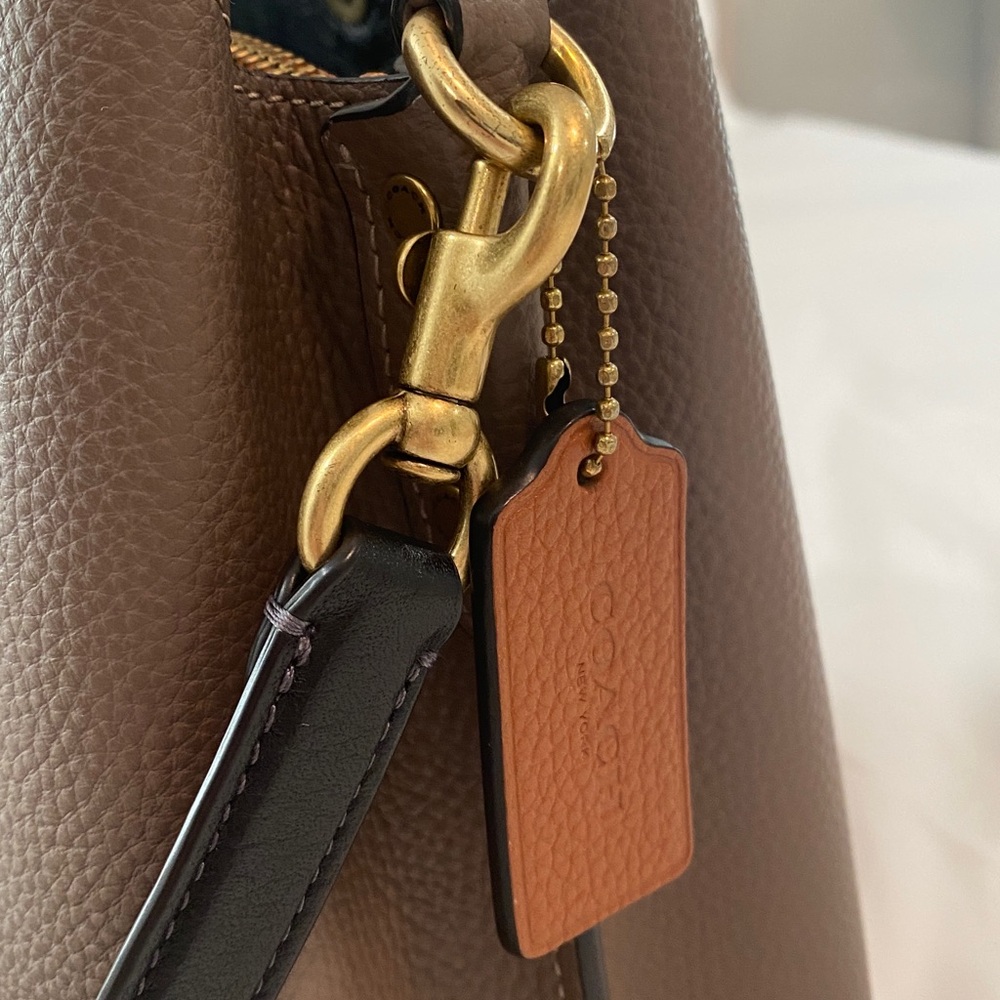 Coach Willow Crossbody - Picture 4 of 7